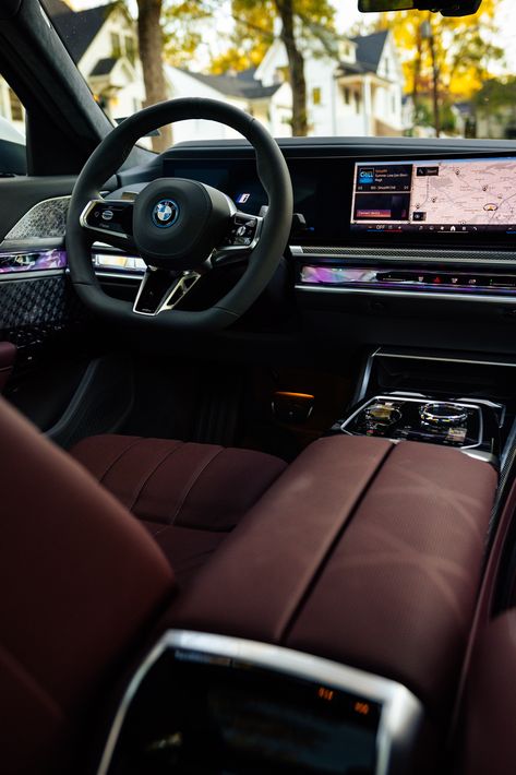 BMW 750e xDrive M Sport 2024 Engine: 3.0L Inline 6 Turbocharged plug-in Hybrid Power: 360 kW / 490 hp Torque: 450 Nm / 332 lb-ft Weight: 2,455 kg / 5,412 lbs 0-60 mph: 4.8 seconds Top Speed: 250 kph / 155 mph Bmw 360, Bmw Xdrive, Car Journey, Luxury Appliances, Aircraft Engine, 8 Seconds, Alcohol Aesthetic, Dream Car, Rolls Royce