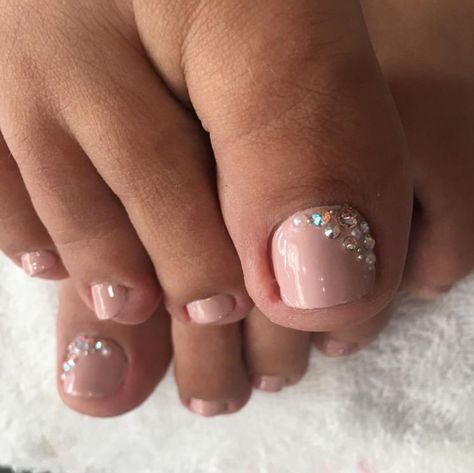 24 Beautiful Spring Toe Nails Design Ideas - The Glossychic Spring Toes Nails, Spring Toe Nail Colors Pedicures, Toe Nail Designs For Spring, Pink Toe Nails With Design, Spring Toe Nails, Spring Toes, Nail Designs Toenails, Best Toe Nail Color, Wedding Toe Nails