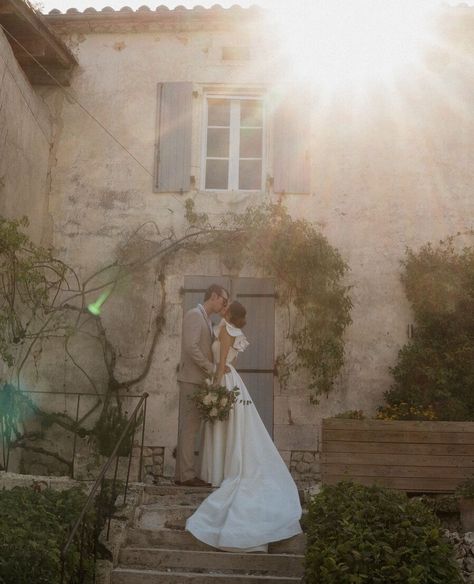 An intimate sun soaked celebration in the South of France 🇫🇷 ⁠ ⁠ ⁠ Jennie & Chris celebrated their wedding with an intimate dinner reception with all their favourite people within the sun drenched Courtyard of family run @manoir_beaulieu, South West France 🌿 ⁠ ⁠ Nestled in the secluded French countryside, Manoir Beaulieu offers the perfect balance of cool and contemporary interiors alongside historic, 18th century architecture. ⁠ ⁠ ⁠ Following an outdoor celebrant led ceremony, Jennie & Chris... French Countryside Wedding, South Of France Wedding, South West France, Dinner Reception, West France, Intimate Dinner, Wedding 2025, Countryside Wedding, France Wedding