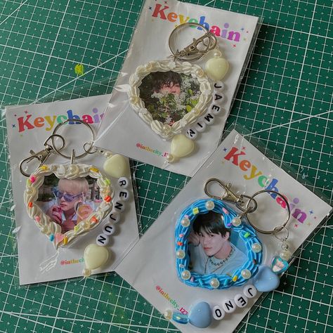 Kpop Concert Freebies, Decoden Keychain, Kpop Keychain, Kpop Diy, Handmade Plushies, Bead Charms Diy, Keychain Design, Kpop Merch, Diy Resin Crafts