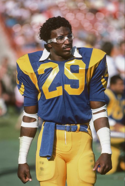 Eric Dickerson, Tony Dorsett, Football Run, Lawrence Taylor, Black Photos, Nfl Football 49ers, Football 49ers, American Football League, Rams Football