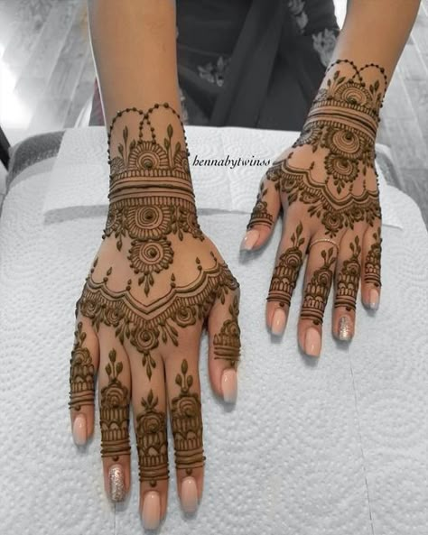 Small Henna Designs, Indian Henna Designs, Henna Flower Designs, Henna Designs Back, Cute Henna Designs, Henna Style Tattoos, Arabic Henna Designs, Cute Henna, Indian Henna