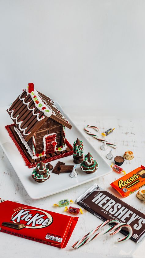 I created a new recipe! Check it out on #WalmartCookshop. Celebrate the season with chocolate! This fun take on a gingerbread house is made entirely of smooth, delicious HERSHEY’S Milk Chocolate. Kids will love helping you put it together and decorate with candy and icing. Simple Holiday Cookie Recipes, Christmas Candy Crafts, Chocolate House, Hershey Candy, Candy House, Christmas Candy Recipes, Candy Crafts, Hershey Chocolate, Christmas Sweets