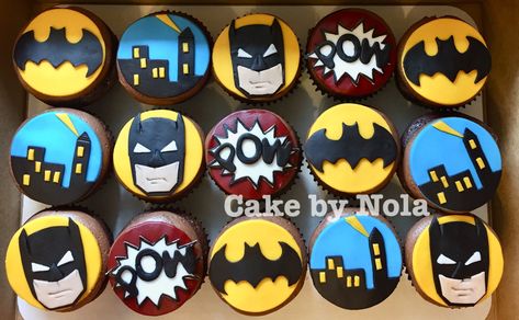 Always be yourself...unless you can be Batman!  #cupcakedecorating #cupcakestagram #instacupcakes #cupcakesofinstagram #fondantdecoration #fondanttoppers #batman #batmancupcaketoppers #batmancupcakes Batman Cupcakes Ideas, Batman Fondant, Joker Cake, Batman Cookies, Batman Cupcakes, Batman Invitations, 29 Birthday, Amazing Cupcakes, Batman Decor