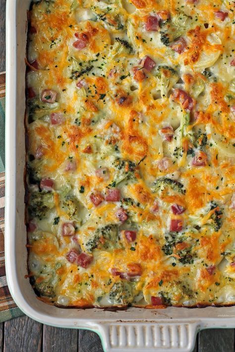 Comfort Food Casserole, Emily Bites, Potato Bake, Potatoes Au Gratin, Winter Comfort Food, Ham Recipes, Ham And Cheese, Ww Recipes, Fresh Salads