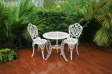 White wicker patio furniture