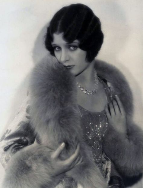 1920s Actresses, 20s Aesthetic, 1920s Aesthetic, Vintage Hollywood Stars, 1920s Flapper, Old Hollywood Glamour, Silent Film, 1920s Fashion, Vintage Glamour