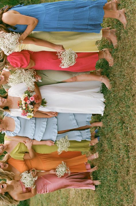 Bridesmaid Holding Ideas, Summer Save The Date Ideas, Boho Thrifted Wedding, Fun Bridesmaid Photos, Bridesmaids Color Palette, Spring Bridesmaids, Wedding On Film, Wildflower Wedding Theme, Princesa Tiana