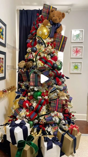 Jasmine Coleman on Instagram: "How to create this look in 3 easy steps!   1. Place the largest items first! These are the statement pieces and their supports. Full disclosure I don’t like to just stick stuffed animals in a tree. I always put them in something to give purpose. In this case they are the gift!   2. Add the accent ribbons!   3. Finally what I call the supporting cast! This will be any ornaments or accessories to finalize the look! If you look closely the bears are playing with toys 🧸!   Hopefully this helps simplify the process! Don’t forget to save this for future reference. Share with someone who loves vintage teddy bears and Christmas too!   #exclusiveholiday #luxurychristmas #vintageteddybear #kidschristmastree #christmastree #janiseandco #holidaydecorating #flockedtree # Teddy Bear Christmas Decor, Christmas Tree Stuffed Toys, Teddy Bear Christmas Tree Ideas, Teddy Bear Christmas Decorations, Christmas Tree With Teddy Bears, Stuffed Animal Christmas Tree, Teddy Bear Christmas Tree, Ralph Lauren Christmas, Bear Christmas Tree