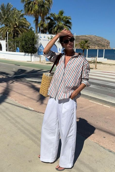 Portugal Street Style, Copenhagen Summer Style, Linen Pants Outfit Summer, Linen Summer Outfits, Summer Casual Outfit, Linen Pants Outfit, Outfit Trends, Stockholm Fashion, Look Here