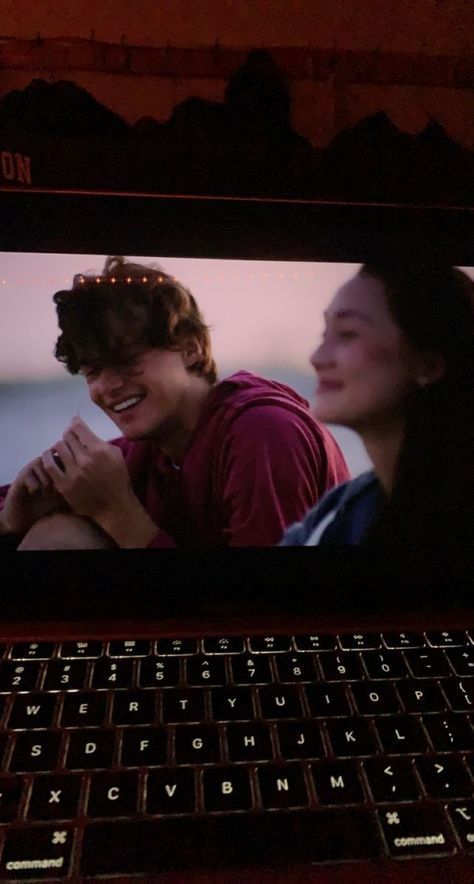 Series In Laptop, Watching Movies Aesthetic Night Laptop, Laptop Movie Night, Laptop Movie Snap, Summer I Turned Pretty Conrad, Movie Night Aesthetic, Netflix And Chill Tumblr, Movie Night Photography, Conrad Fisher