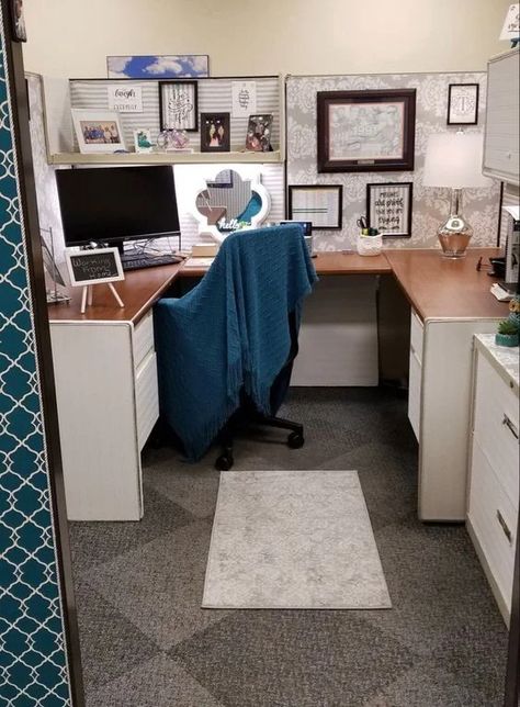 Cubicle Decor Office Minimalist, How To Cover Cubicle Walls With Fabric, Work Office Cubicle Decor, Cubicle Office Decorating Ideas, Small Cubicle Organization, Office Desk Decor For Work Professional, Cute Cubicle Ideas, Cubicle Organization Ideas, Office Desk Decor For Work Cubicle Women