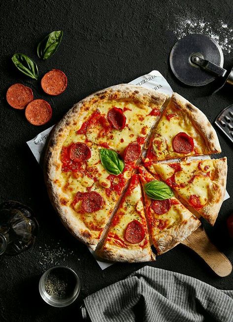 Pizza Photo, Pizza Branding, Easy Homemade Pizza, Pizza Design, Follow My Page, Chutney Recipes, Cooking Recipes Desserts, Homemade Pizza, Food Plating