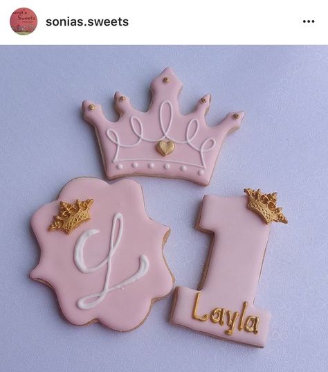 Royal Fiveness, Vom Avea Un Copil, Crown Cookies, Princess First Birthday, First Birthday Cookies, Princess Birthday Party Decorations, Princess Cookies, 1st Birthday Girl Decorations, Wedding Cake Cookies