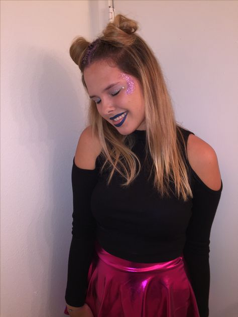 Alien or rave girl? Space Girl Costume, Halloween Rave Outfits, Rave Halloween Costumes, Female Costume, Halloween Rave, Cheer Camp, Alien Costume, Homecoming Ideas, Rave Girl