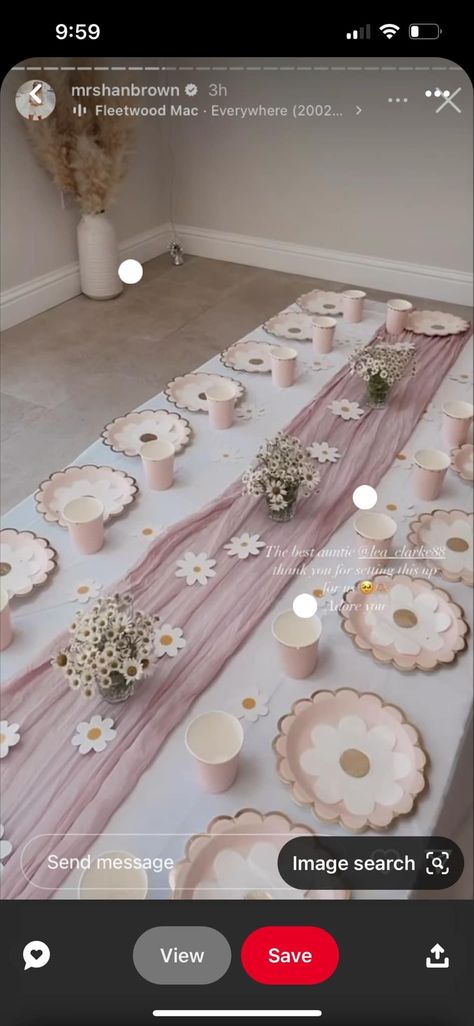 Daisy Baby Shower, Flower Birthday Party, Idee Babyshower, Baby Birthday Decorations, Daisy Party, Simple Hijab, First Birthday Party Themes, First Birthday Themes