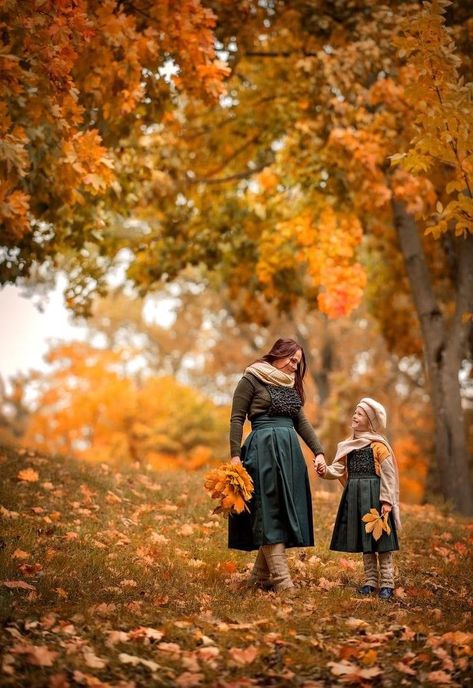 Fall Season Pictures, Mom Daughter Photography, Fall Photoshoot Family, Fall Baby Pictures, Autumn Family Photography, Fall Family Portraits, Fall Family Pictures, Fall Family Photos, Fall Photoshoot