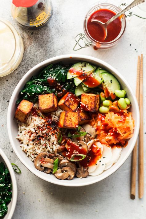 Vegan bibimbap - Lazy Cat Kitchen Vegan Korean Food, Koreansk Mad, Vegan Bibimbap, Lazy Cat Kitchen, Vegan Lifestyle, Vegan Dinners, Healthy Baking, Korean Food, Easy Vegan