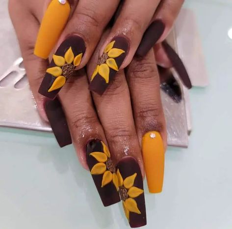 sunflower nails design Sunflower Nail Ideas Acrylic, Sunflower Nails Brown, Sunflower Nail Ideas Art Designs, Sunflower Design Nails, Black Nails With Sunflower Design, Pink Sunflower Nails, Sunflower Nail Art Designs, Sunflower Nails Acrylic, Sunflower Acrylic Nails