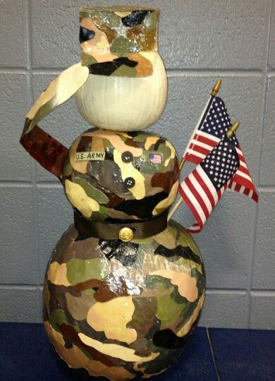 Patriotic Army Soldier pumpkins. .my sissy in law is soooo talented Military Pumpkin Ideas, Patriotic Pumpkin Ideas, Patriotic Thanksgiving, Storybook Pumpkin, Book Pumpkins, Story Book Pumpkin, Decorated Pumpkins, Pumpkin Decorating Diy, Creative Pumpkin Decorating