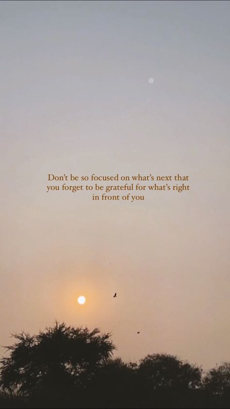 Sun Vibes Quotes, Moments Quotes Aesthetic, Sunset Motivational Quotes, Sunset Vibes Quotes, Sunset Quites, Aesthetic Lines For Insta Story, Sun Aesthetic Quotes, Instagram Story Ideas Aesthetic Quotes, Sea Aesthetic Quotes