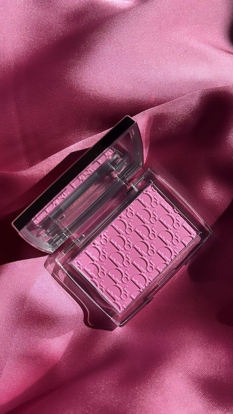 Worth the hype, creates the appearance of naturally rosy cheeks for a fresh glowy effect Dior Blush Aesthetic, Ugc Makeup, Elf Foundation Brush, Beauty Care Design, Elf Foundation, Aesthetic Dior, Dior Blush, Dior Backstage, Dominic Cooper