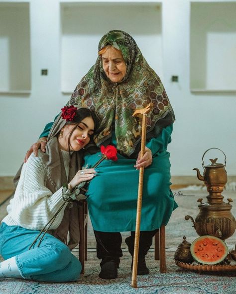 Mother's Pic, Mother Daughter Poses, Mother Daughter Photoshoot, Portrait Photography Tips, Cute Images For Dp, Iranian Women Fashion, Hijabi Aesthetic, Cute Tumblr Pictures, Iranian Women