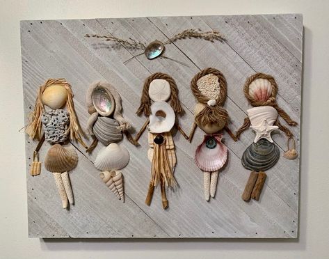 Sea Shell People, Seashell People, Shell People, Beach Wall Hanging, Diy Beach Decor, Seashell Beach, Oyster Shell Crafts, Seashell Projects, Beach People