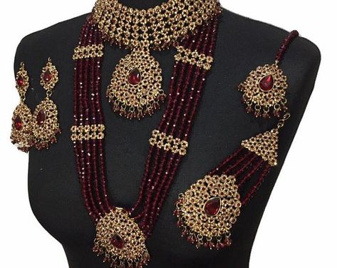 Jewelry Design For Bride, Pakistani Bridal Jewelry Sets Brides, Bridal Jewelry Pakistani, Bride Things, Bridal Jewelry Gold, Traditional Bridal Jewelry, Luxury Wedding Jewelry, Traditional Wedding Jewellery, South Indian Bridal Jewellery