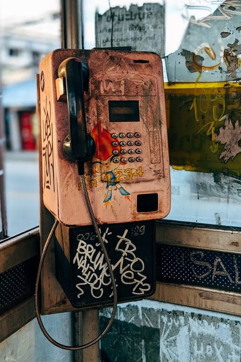 Wow Photo, Telephone Booth, Retro Photography, Adobe Lightroom Presets, Pay Phone, Retro Aesthetic, Aesthetic Vintage, Adobe Lightroom, 그림 그리기