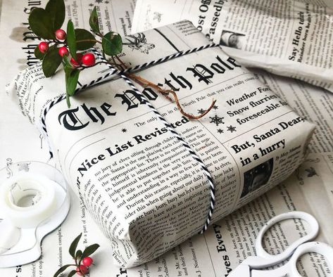 News Paper Christmas Wrapping, Christmas Wrapping Newspaper, Unique Christmas Wrapping Paper, Newspaper Christmas Wrapping, Newspaper Wrapping Paper, Sustainable Gift Wrapping, Christmas Wrapping Theme, White Wrapping Paper Christmas, Newspaper Gift Wrapping