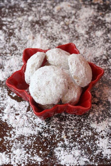 Toffee Almond Snowball Cookies 5 Almond Snowball Cookies, Toffee Christmas, Classic Snowball Cookies, Snowball Cookie Recipe, Favorite Christmas Recipes, Almond Toffee, Salted Caramel Cookies, Russian Tea Cake, Best Christmas Cookie Recipe