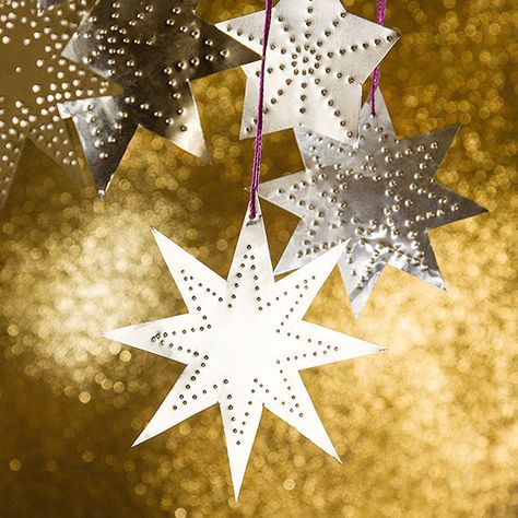 These shiny foil stars are so simple to make, you can create a #DIY galaxy of original designs! Easy Christmas Ornaments, Holiday Crafts Diy, Holiday Crafts For Kids, Stars Craft, Christmas Ornaments Homemade, Ornament Ideas, Primitive Christmas, Noel Christmas, Christmas Crafts For Kids