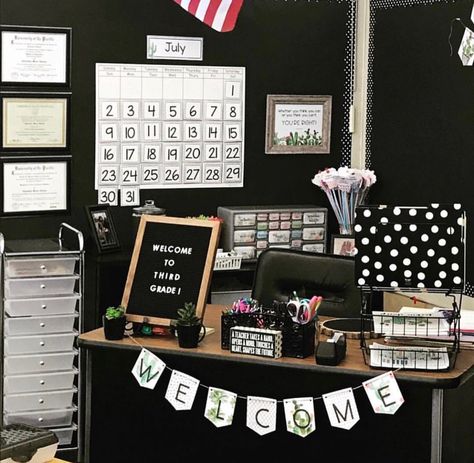 Goth Classroom, Black And White Classroom, Teacher Diy, Organization Classroom, Teacher Corner, White Classroom, Classroom Designs, Teacher's Desk, Farmhouse Classroom