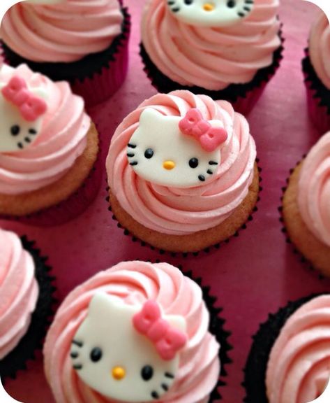 Hello Kitty cupcakes Kue Hello Kitty, Bolo Da Hello Kitty, Hello Kitty Baby Shower, Hello Kitty Bday, Kitty Cupcakes, Hello Kitty Party Ideas, Hello Kitty Theme Party, Kitty Party Ideas, Hello Kitty Birthday Cake