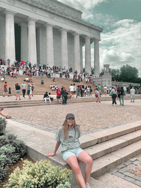 Lincoln Portrait, Lincoln Aesthetic, Lincoln Memorial Photo Ideas, Lincoln Memorial Engagement Photos, Lincoln Memorial, Lincoln, Instagram Photo, Travel, Instagram