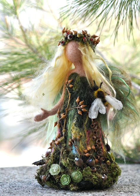 Felt Angel, Waldorf Crafts, Needle Felting Diy, Felt Fairy, Fairy Crafts, Needle Felting Projects, Spirit Dolls, Felting Tutorials, Needle Felt