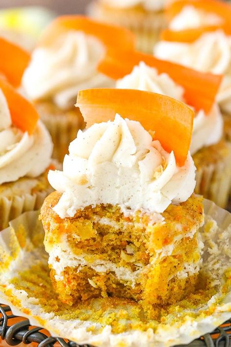 Carrot Cake Cheesecake Swirl Cupcakes are made with moist carrot cake, cinnamon cheesecake and cream cheese frosting! Carrot Cake Cheesecake Cupcakes, Life Love And Sugar, Carrot Desserts, Cinnamon Cheesecake, Swirl Cupcakes, Moist Carrot Cakes, Carrot Cake Cheesecake, Carrot Cake Muffins, Cake Cheesecake