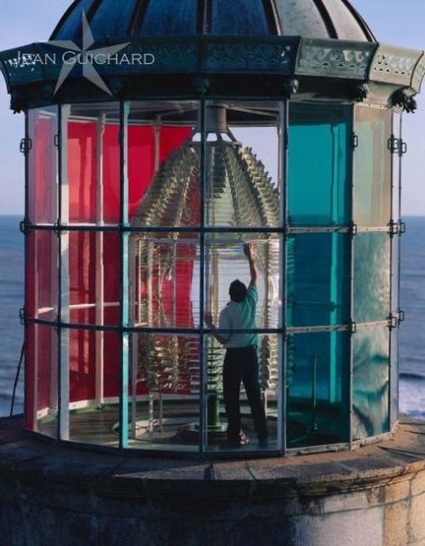 Lighthouse Interior, Candle On The Water, Fresnel Lens, Lighthouse Lighting, Sea Storm, Lighthouse Photos, Lighthouse Pictures, Lighthouse Keeper, The Lantern