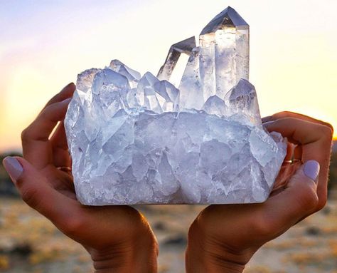 Energy Muse, Quartz Properties, Huge Crystal, Crystal Guide, Crystal Magic, Crystal Meanings, Energy Crystals, Clear Quartz Crystal, Crystal Gems