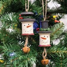 Wooden Thread Spools, Wooden Spool Crafts, Spool Crafts, Black Top Hat, Snowman Ornament, Navidad Diy, Artificial Wreath, Wooden Spools, Christmas Ornaments Homemade