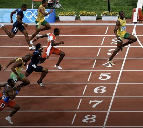 Usain St. Leo Bolt ⚡️ idea of Social Distancing 🤣🤣🤣 Track Star, Manchester United Fans, Beijing Olympics, Running Track, Usain Bolt, Latest Sports News, Sports Photos, How To Run Faster, Edgy Memes