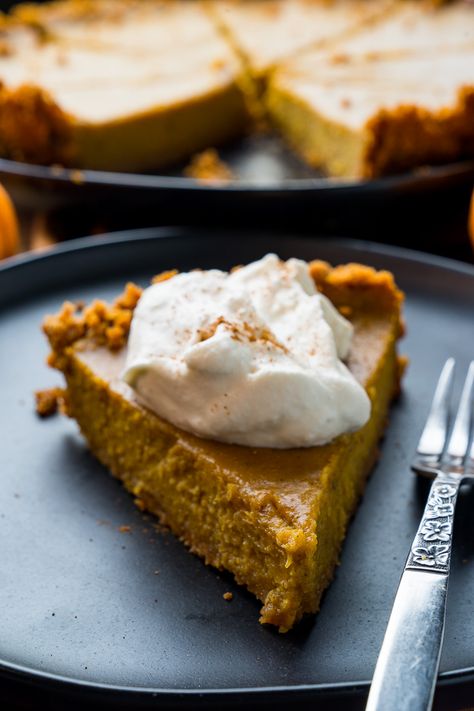 Pumpkin Pie with Gingersnap Crust Ginger Snap Pie Crust, Gingersnap Crust Pumpkin Pie, Gingersnap Crust Recipes, Foodie Desserts, Pumpkin Cream Pie, Pumpkin Pie Ice Cream, Peter Pumpkin, Closet Cooking, Gingersnap Crust