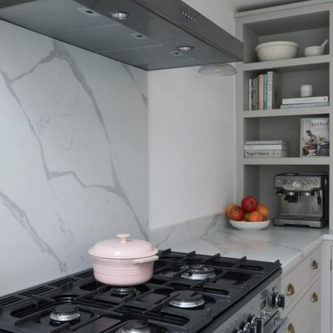 Wimbledon Painted Shaker Kitchen Range Cooker and Veined Splashback Splashback Range Cooker, Range Cooker Splashback Ideas, Quartz Splashback, Kitchen With Herringbone Floor, Cooker Splashback Ideas, Painted Shaker Kitchen Cabinets, Cooker Splashback, Splash Back Ideas, Painted Shaker Kitchen