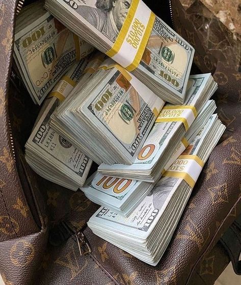 @mynamesjaelyn😙 Lottery Jackpot, Fake Money, Money Generator, Money Stacks, Money Pictures, Gold Money, Rich Money, Money On My Mind, Money Magnet