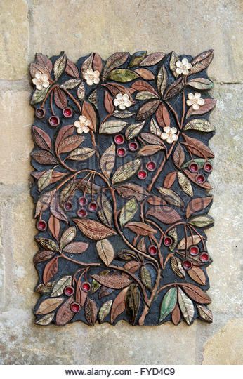 Decorative floral ceramic wall plaque - Stock Image Pottery Wall Plaques, Aluminum Crafts, Cold Porcelain Flowers, Mosaic Art Projects, Tile Wall Art, Clay Wall Art, Ceramic Wall Art, Slab Pottery, Clay Tiles