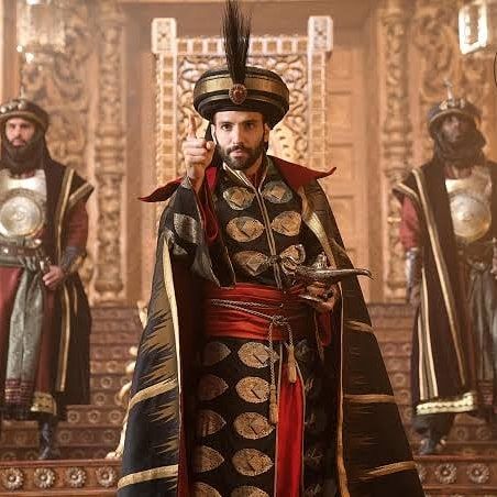 I want you to go out and watch #aladdin2019 Jafar Costume, Jafar From Aladdin, Aladdin Cast, Marwan Kenzari, Aladdin Characters, Aladdin Wallpaper, Aladdin Live, Aladdin Costume, Full Mon