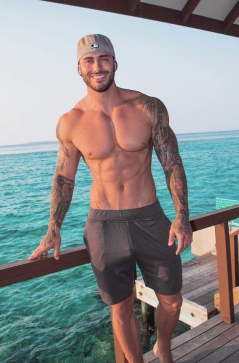 Mike Chabot, Inked Men, Country Men, Mens Workout Clothes, Muscular Men, Shirtless Men, Good Looking Men, Pretty Men, Muscle Men