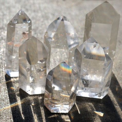 quartz Manifestation Crystals, Crystals Quartz, Crystals For Manifestation, Image Nature, Crystal Magic, Mineral Stone, Crystal Stones, Minerals And Gemstones, Rocks And Gems