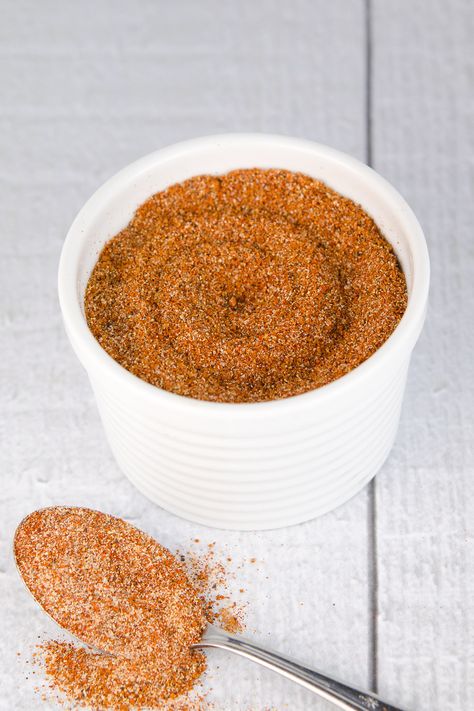 Its 2022 and time to ditch the store bought stuff for this homemade 9-Spice Dry Rub Mix. At least you know exactly what's in it and you can modify with more of what you like and less of what you don't.   Basically, you make the rules here - Go live your best life ! Dry Rub For Turkey, Memphis Dry Rub, Turkey Rub, Dry Rub For Chicken, Homemade Dry Rub, Homemade Dry Mixes, Dry Rubs, Dry Mixes, Salt Lick